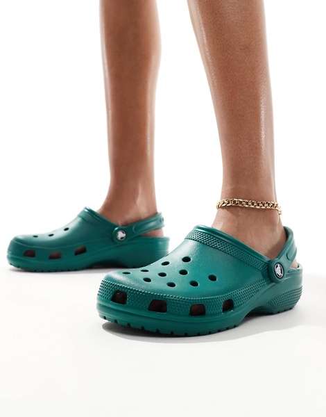 Crocs classic clog in emerald green