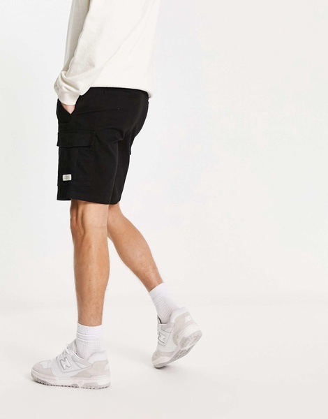 New Look slim fit cargo shorts in black