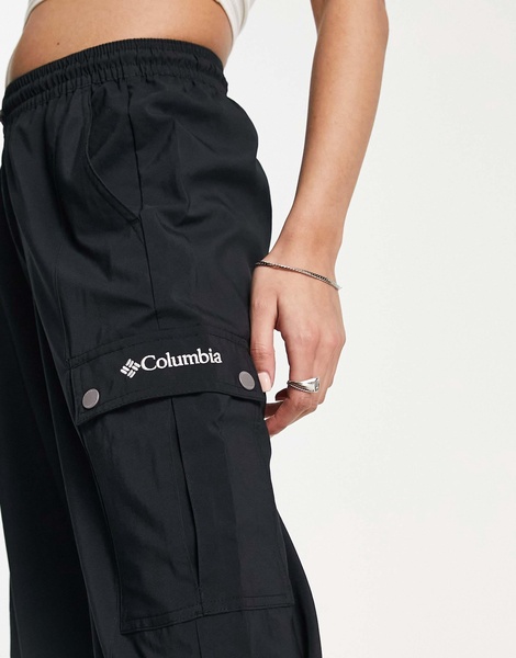 Columbia Cleetwood Cove oversized cargo sweatpants in black exclusive to ASOS