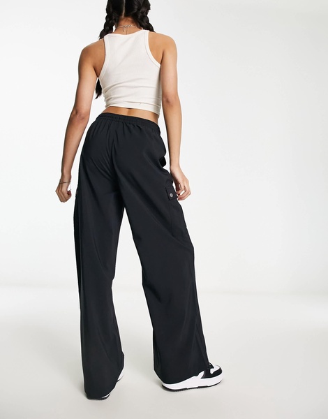 Columbia Cleetwood Cove oversized cargo sweatpants in black exclusive to ASOS