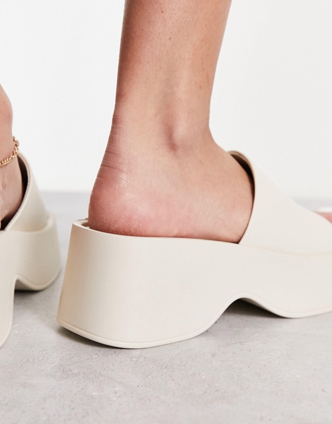 London Rebel flatform square toe sliders in cream