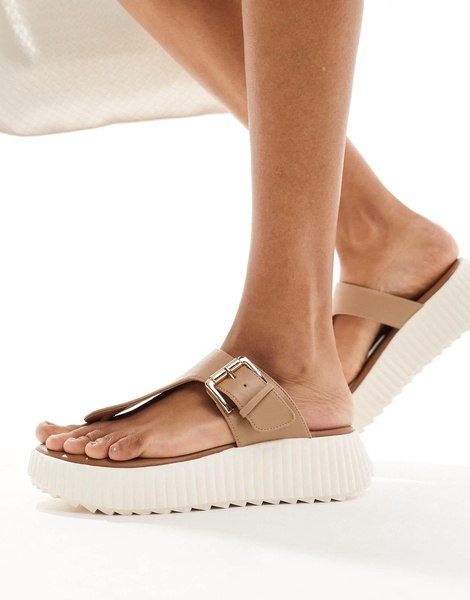 London Rebel toe post buckle sandals in beige