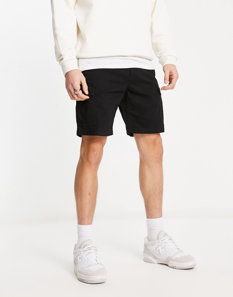 New Look slim fit cargo shorts in black