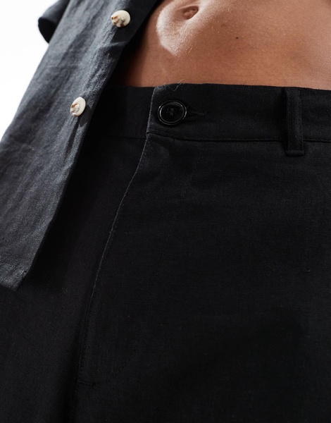 ADPT linen mix cargo shorts in black