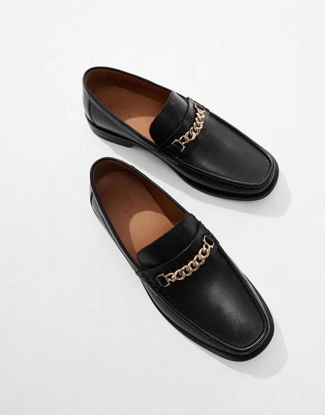 ASOS DESIGN loafers in black leather with square toe and gold chain