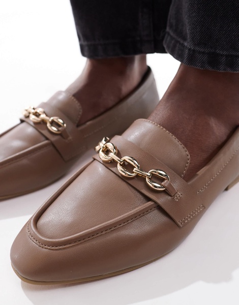 ASOS DESIGN Wide Fit Macaroon chain loafer in Tan