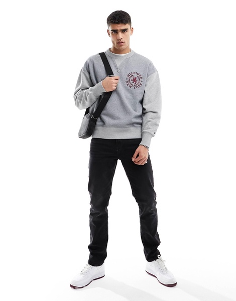 Tommy Hilfiger small crest crewneck sweatshirt in gray