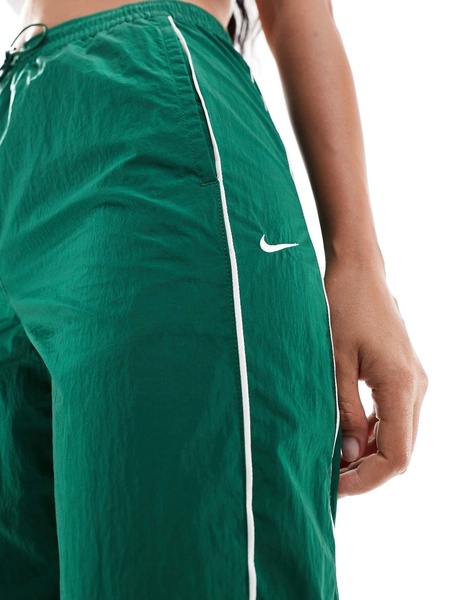 Nike woven pants in green