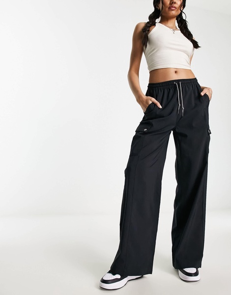 Columbia Cleetwood Cove oversized cargo sweatpants in black exclusive to ASOS