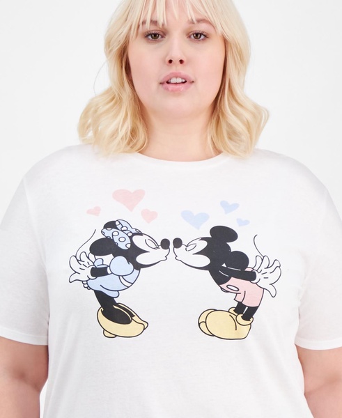 Trendy Plus Size Mickey & Minnie Kiss T-Shirt