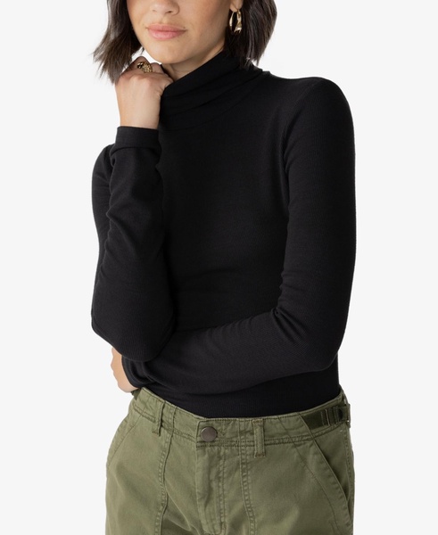 Essential Turtleneck Top