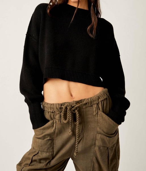 easy street crop pullover top in black