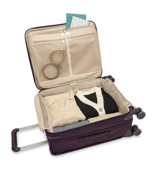 Medium Carry-On Baseline Global Spinner Suitcase (53.5cm)