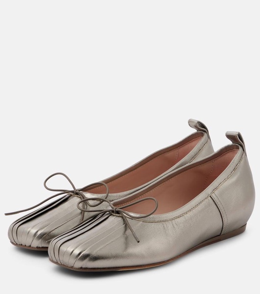 Classic pleated leather ballet flats