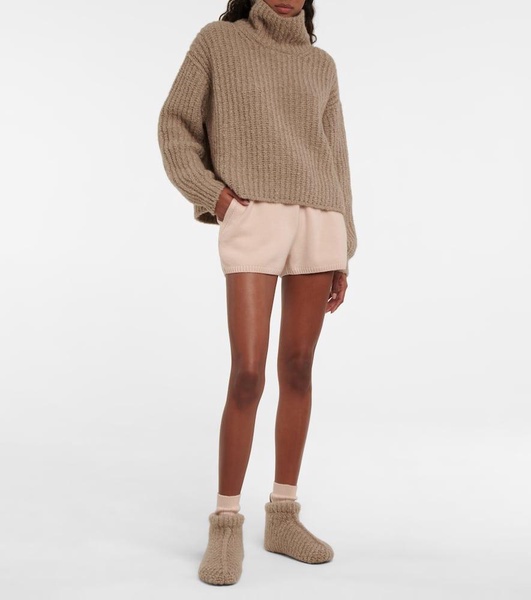 Ribbed-knit cashmere turtleneck sweater