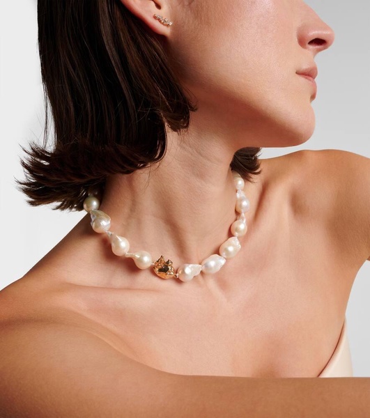 Baroque pearl 14kt gold necklace with diamonds