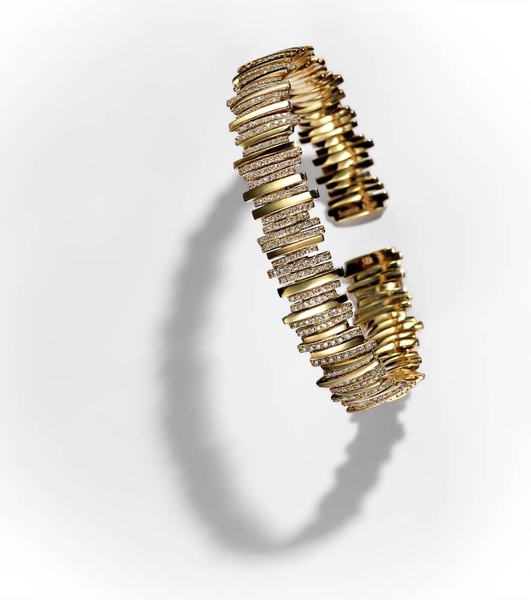 Classic 18kt gold bracelet with diamonds