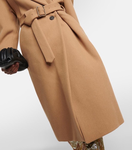 Double-breasted wool coat 