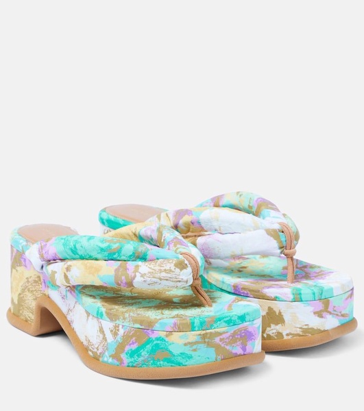 Floral-printed platform thong sandals