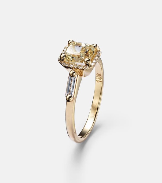 18kt yellow gold ring with diamonds