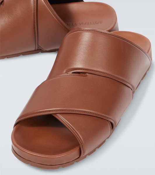 Crossover leather sandals