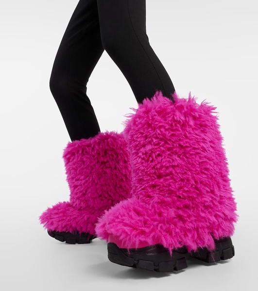 Bushy faux fur snow boots