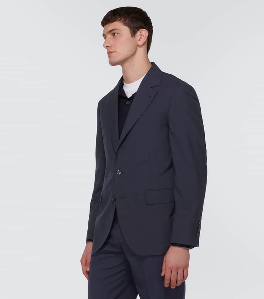 Single-breasted wool and silk suit