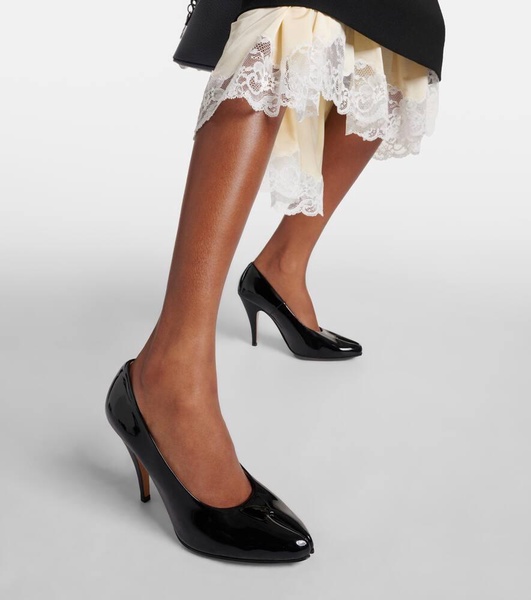 Tabi patent leather pumps