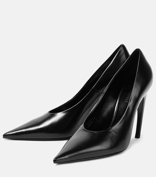 Patent leather pumps 