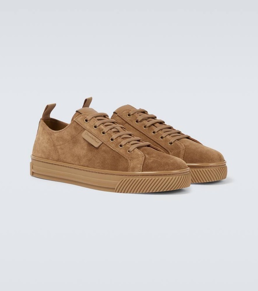 Low top suede sneakers