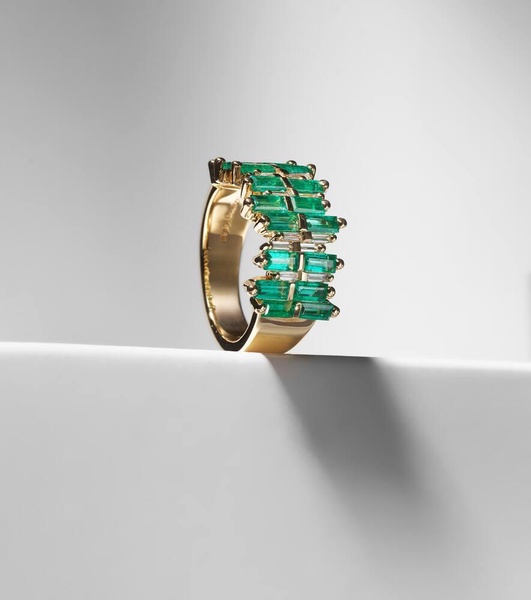 18kt gold ring with diamonds and emeralds