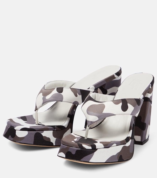 Gia 17 Uni camouflage platform thong sandals