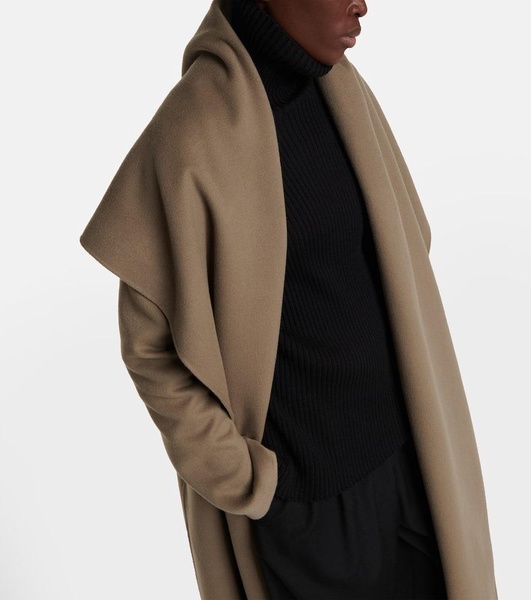 Adia cashmere coat