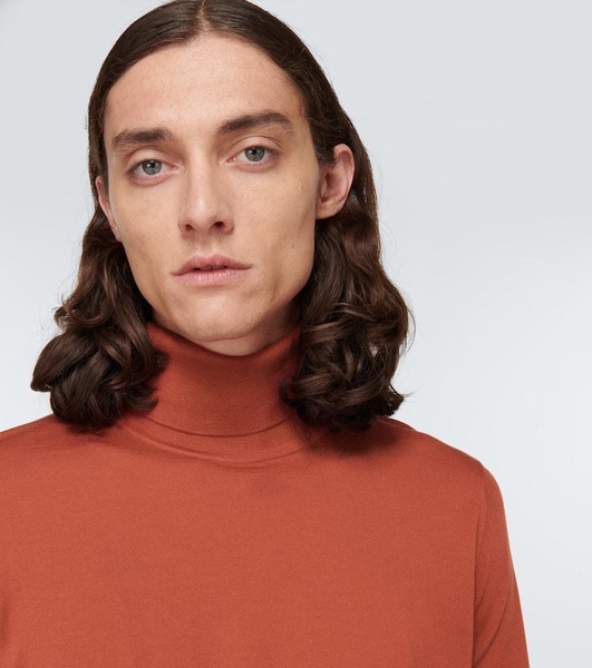 Virgin wool turtleneck sweater