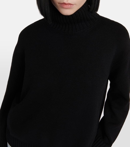 Cashmere turtleneck sweater