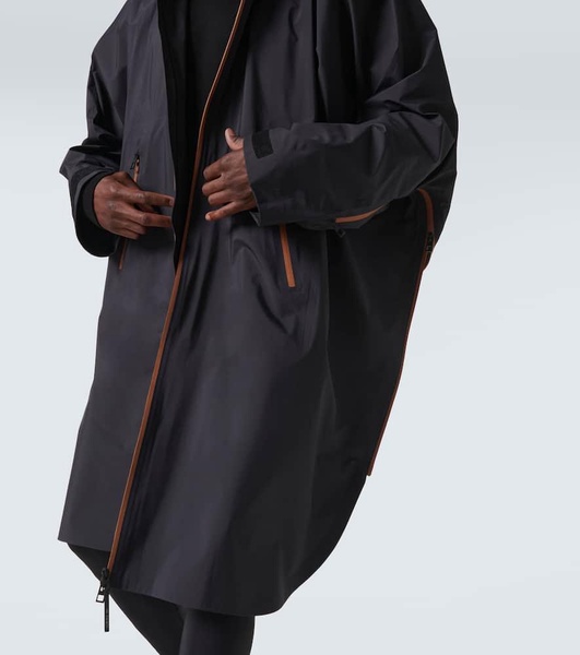 x On logo technical cape