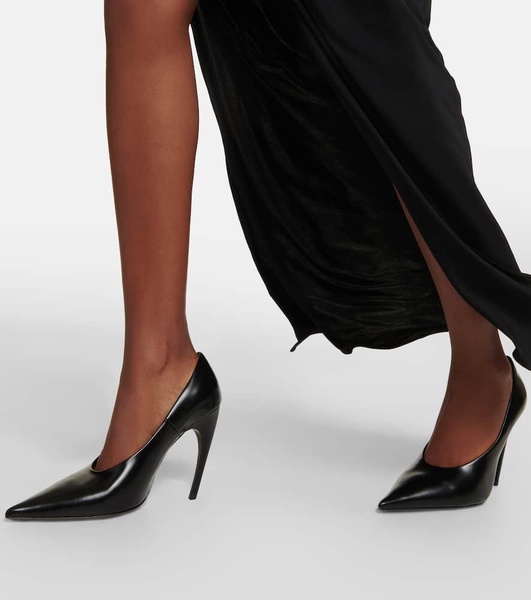 Patent leather pumps 