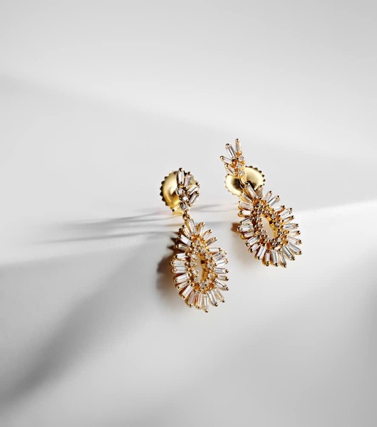 18kt gold earrings with diamonds