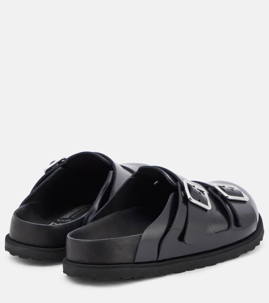 222 West patent leather clogs