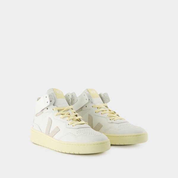 Veja V-95 Sneakers