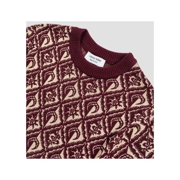 Sophisticated Beige and Burgundy Knit Crewneck