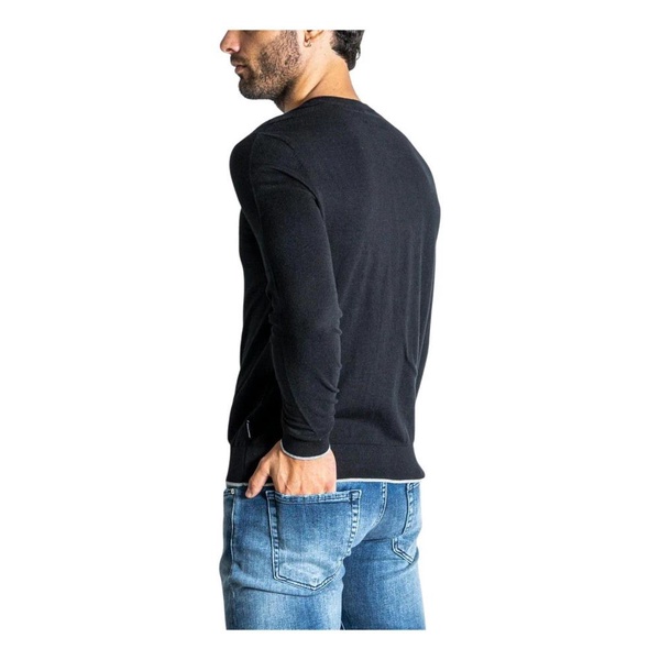 Luxurious Black V-Neck Knitwear