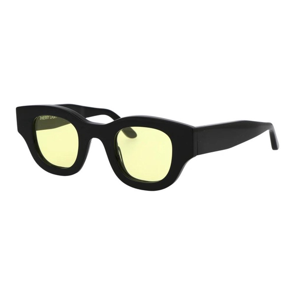 Stylish Sunglasses for Autocracy Look