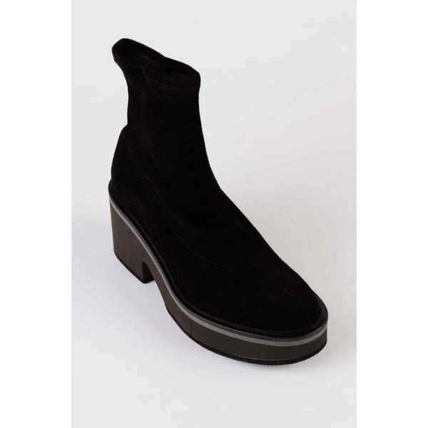 Albane black velvet boots