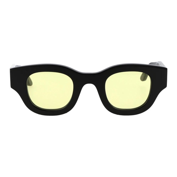 Stylish Sunglasses for Autocracy Look