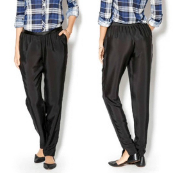 woven sportswear pant in black