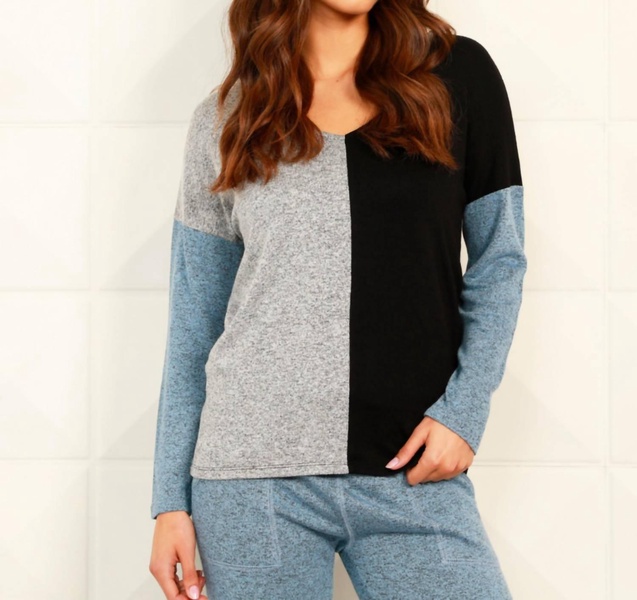 color block open v-neck top in black/wind