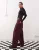 COLLUSION antifit jean in burgundy