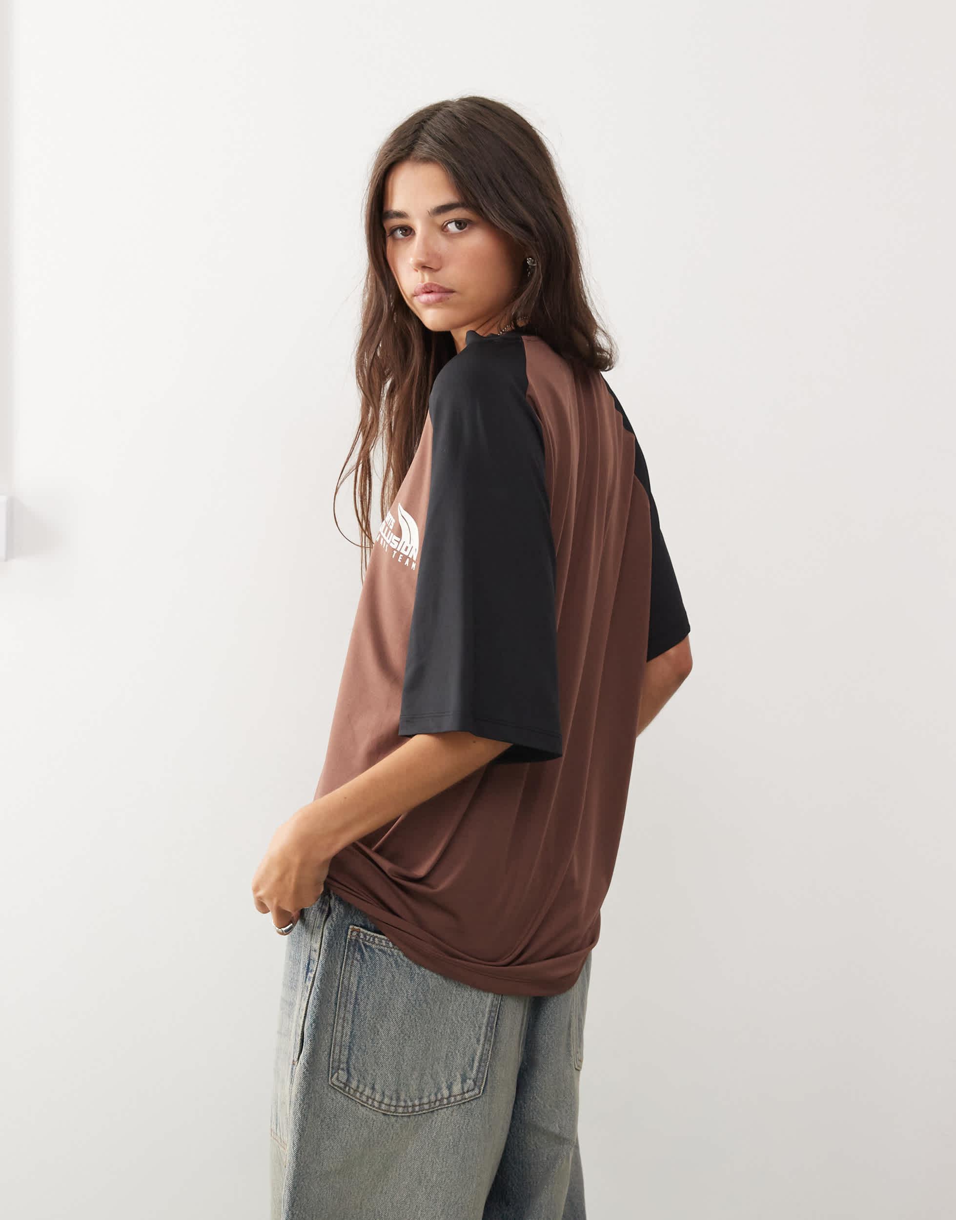 COLLUSION oversized v-neck athletic panel t-shirt in brown