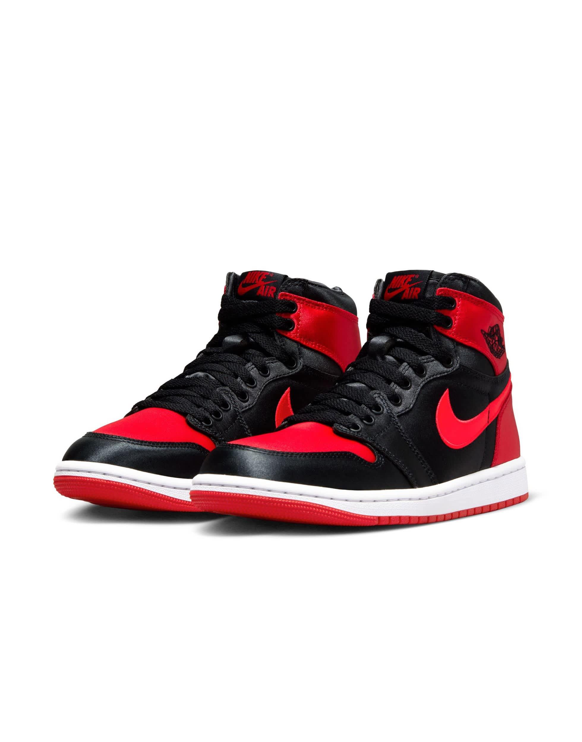 Air Jordan 1 retro high sneakers in black and red